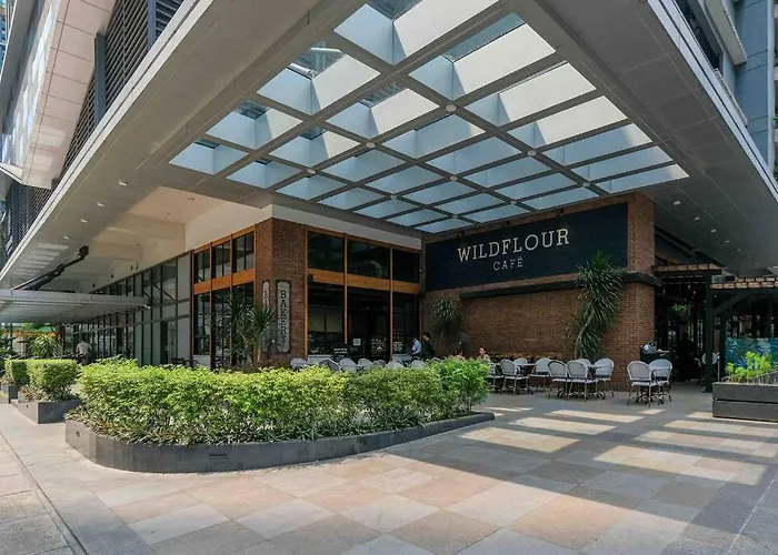 Apartment 1 Bedroom With Balcony In Uptown Bgc *