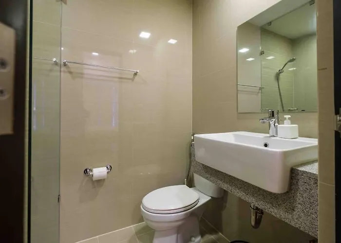 1 Bedroom With Balcony In Uptown Bgc *