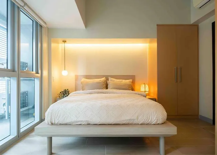 1 Bedroom With Balcony In Uptown Bgc *