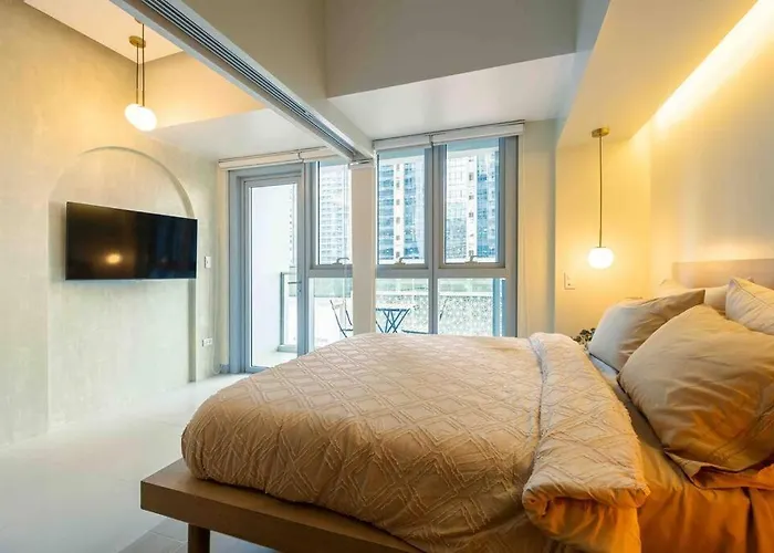 1 Bedroom With Balcony In Uptown Bgc * Manila