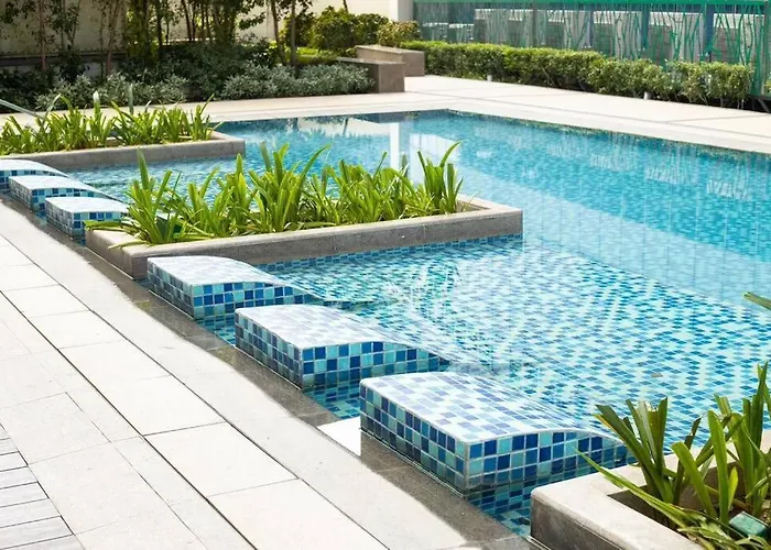 Apartment 1 Bedroom With Balcony In Uptown Bgc *