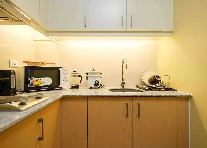 1 Bedroom With Balcony In Uptown Bgc Apartment