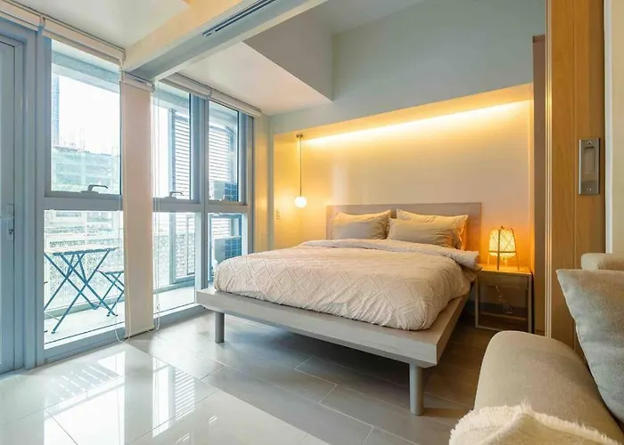 Apartment 1 Bedroom With Balcony In Uptown Bgc *